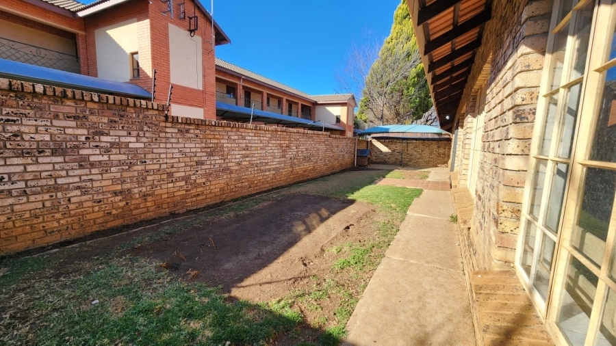 To Let 1 Bedroom Property for Rent in Die Bult North West